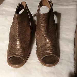 Bronz heels CL by LAUNDAY